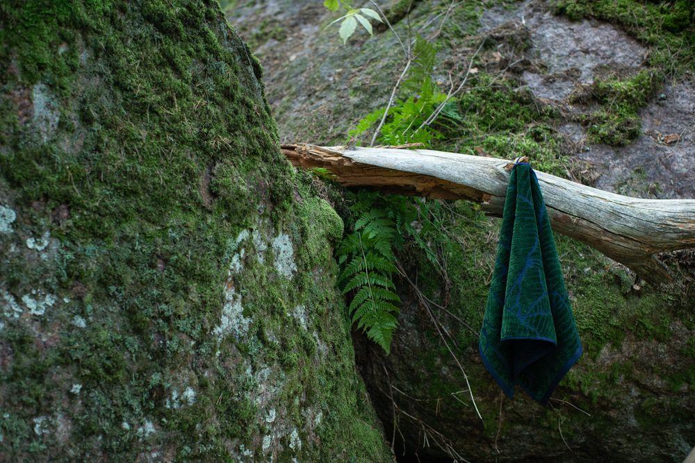 Полотенце In Leaf, малое, синее с зеленым - фото от интернет-магазина подарков Хочу Дарю