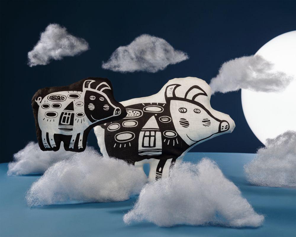 Игрушка «Свинка, витающая в облаках», белая - фото от интернет-магазина подарков Хочу Дарю
