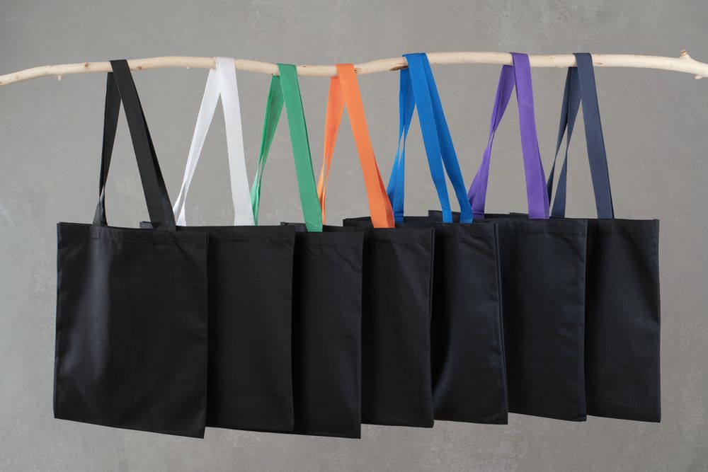 Холщовая сумка BrighTone, черная с оранжевыми ручками - фото от интернет-магазина подарков Хочу Дарю