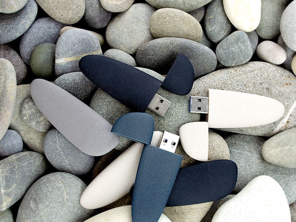 Флешка Pebble Type-C, USB 3.0, серо-синяя, 32 Гб - фото от интернет-магазина подарков Хочу Дарю