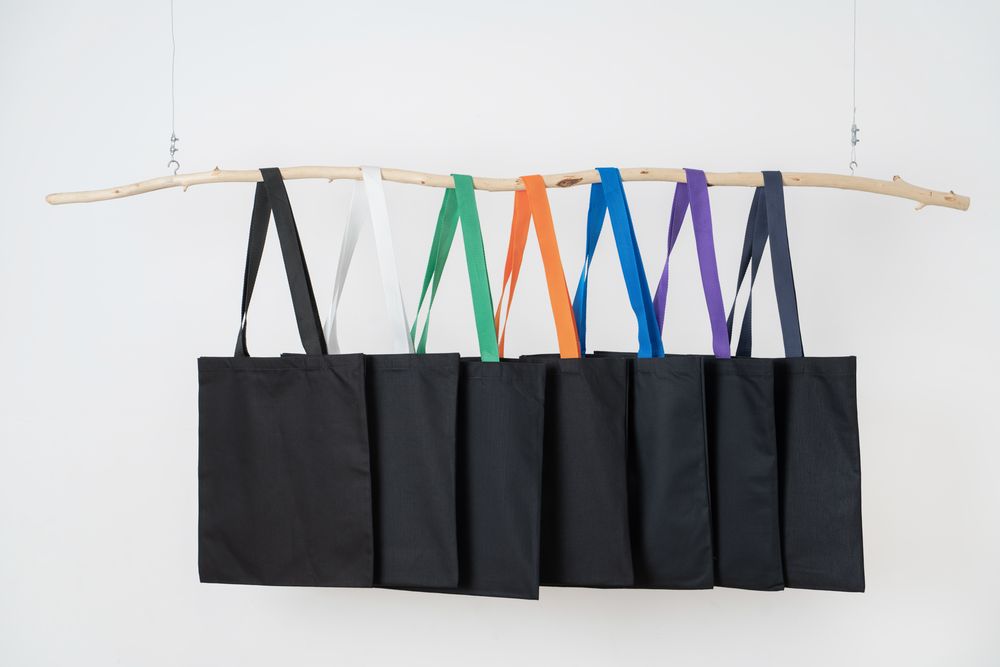 Холщовая сумка BrighTone, черная с оранжевыми ручками - фото от интернет-магазина подарков Хочу Дарю